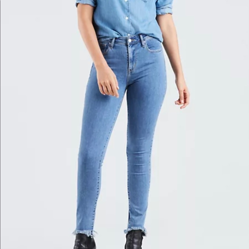 Levi’s high waisted skinny jeans with frayed hem